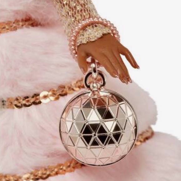 L.O.L Surprise Nye Queen Collector Edition 2021 Doll - Picture 7 of 8